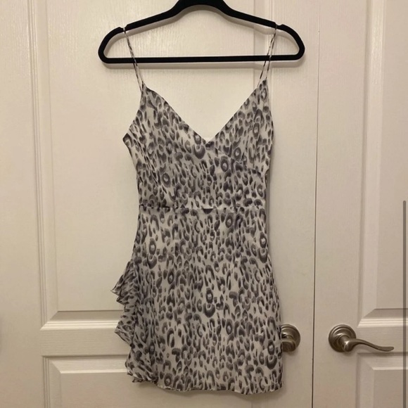 Black and White Slit Dress - Picture 4 of 5